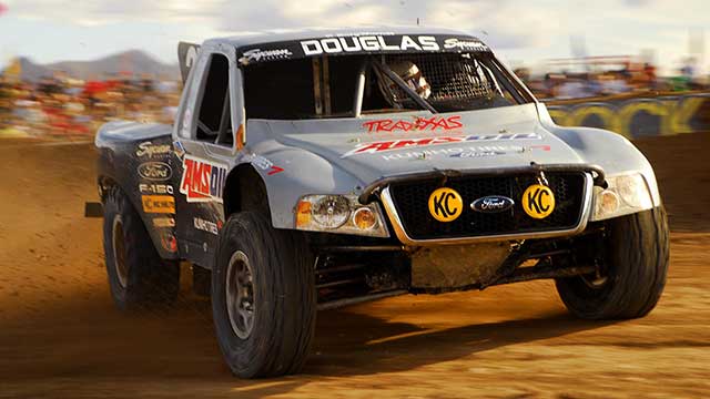 SCOTT DOUBGLAS PRO 4 SHORT COURSE OFF-ROAD RACE TRUCK | AMSOIL KC HILITES